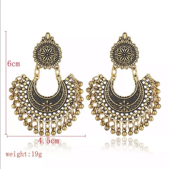 {STEVIE} boho crescent ๐ dangle earrings - Picture 3 of 6